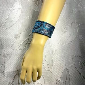 Upcycle’d silk men’s tie wrist cuff